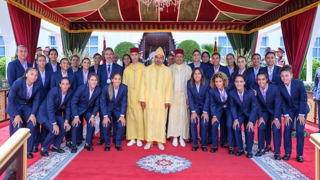 El rey de Marruecos celebra 26 años en el trono con las Lionesses Atlas y Jorge Vilda