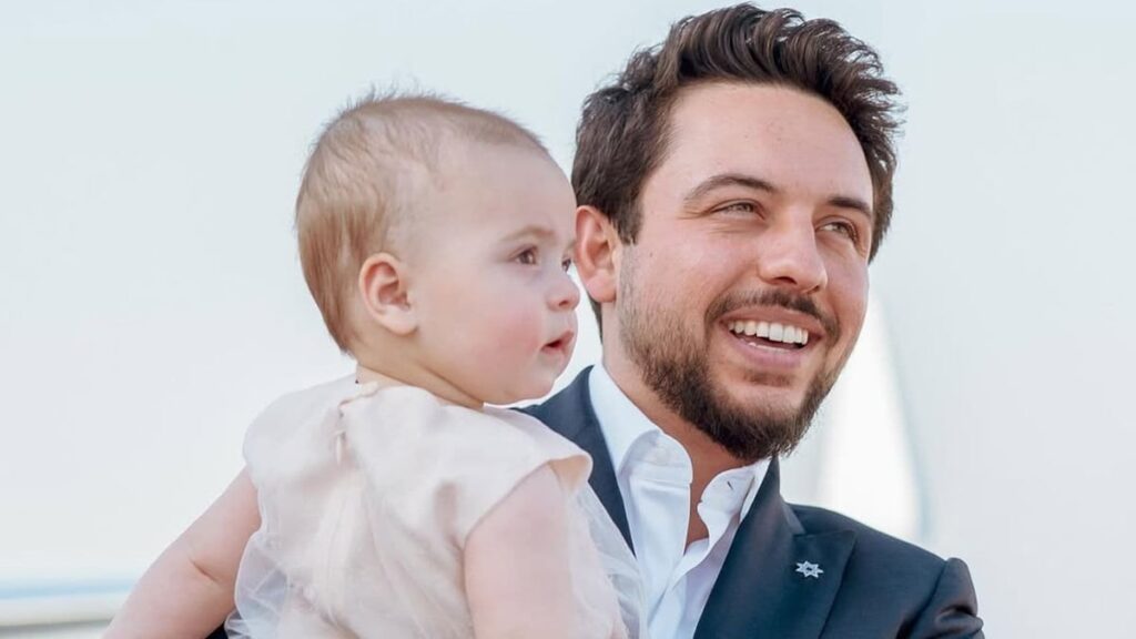 El conmovedor mensaje de cumpleaños del príncipe heredero Hussein a su hija Iman en su primer cumpleaños