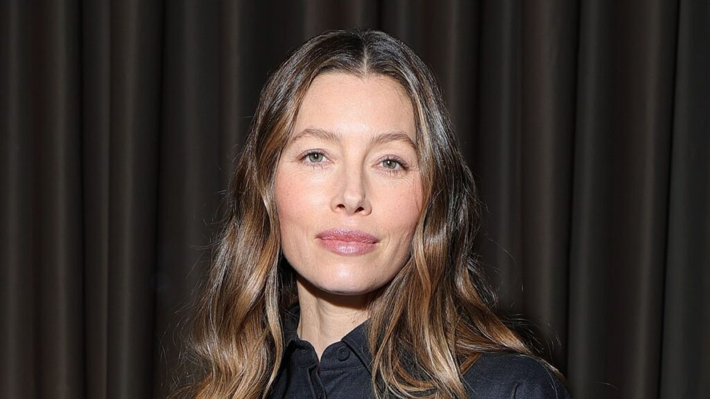 Jessica Biel revela que está enferma y comparte el dulce gesto de sus hijos