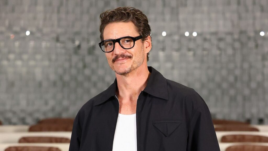 Pedro Pascal es el rompecorazones moderno de Hollywood, y su aspecto de verano es tan fuerte como su taquilla