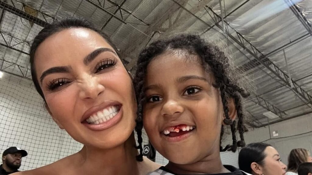 Kim Kardashian y The Tooth Fairy le dan una cantidad sorprendentemente baja de efectivo a sus hijos