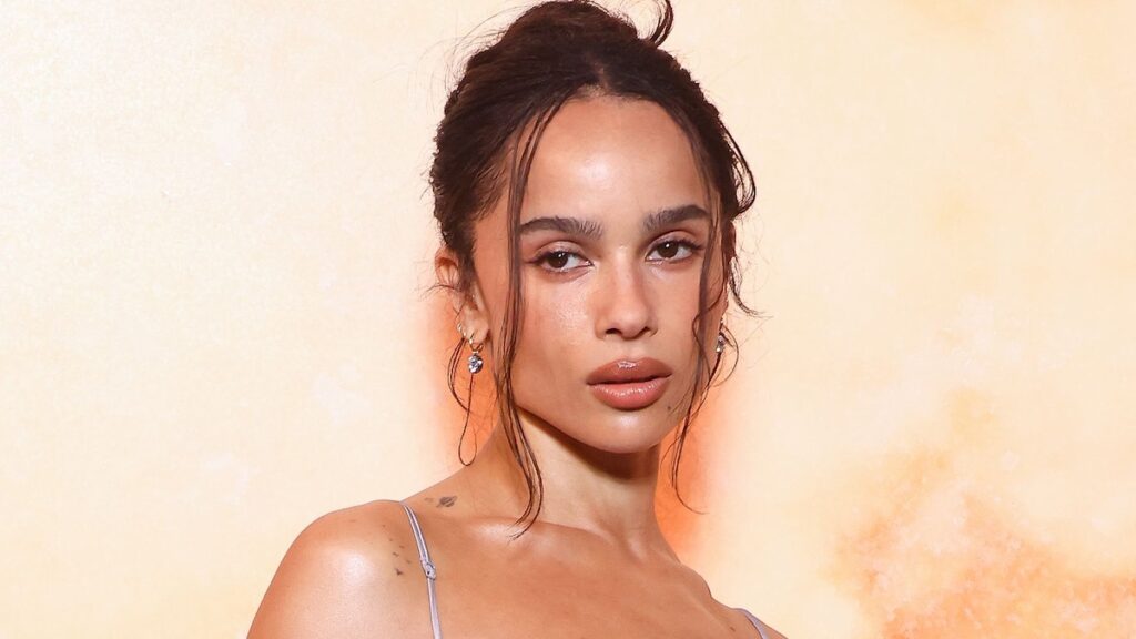 Zoë Kravitz se ve sin esfuerzo en el chaleco recortado y los diamantes masivos: ¡mira su aspecto!