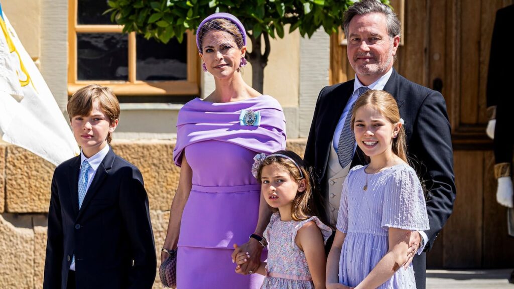 Hermanos reales Princesa Leonore, Príncipe Nicolás y Princesa Adrienne Estrella en una nueva foto de verano