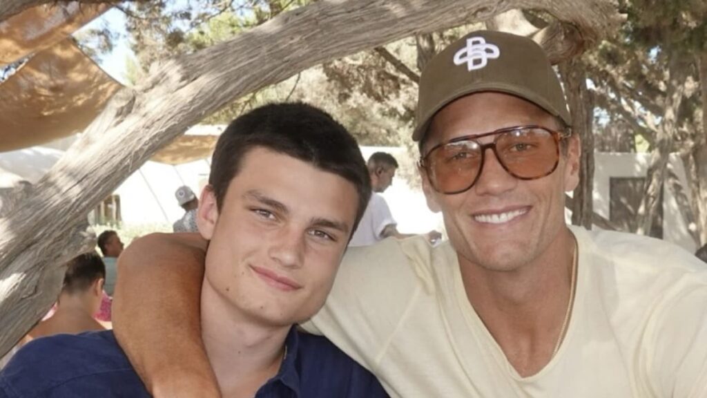 El hijo de Tom Brady sale con su madre en el Abierto de Estados Unidos: ‘Tradiciones’