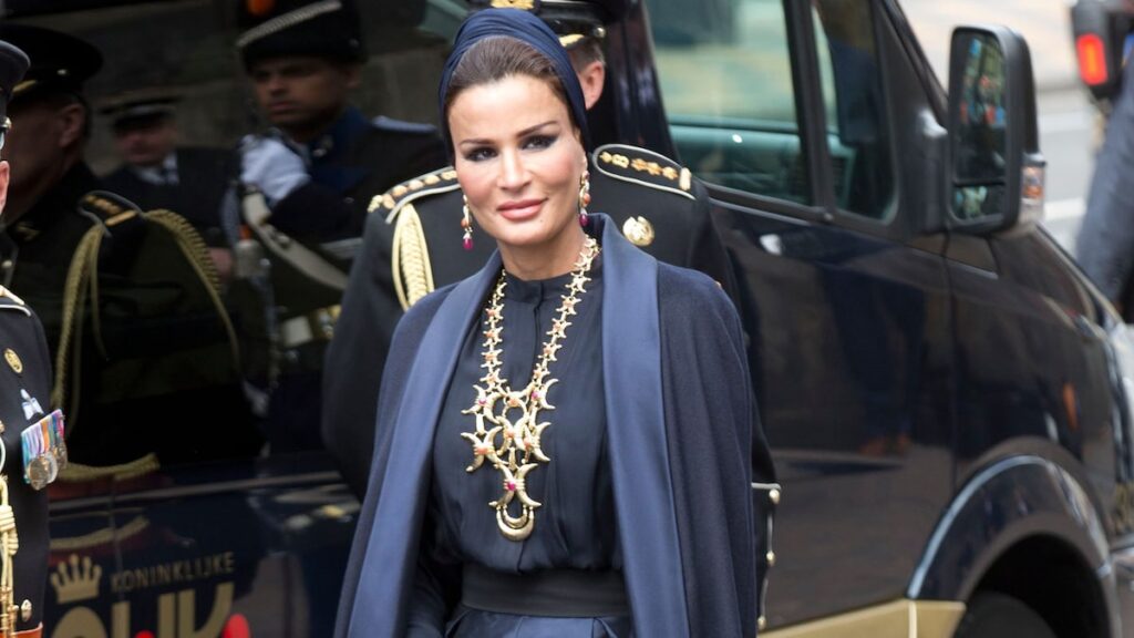 Moza Bint Nasser cumple 65 años, marcando un legado de poder, influencia y una imagen redefinida de Qatar