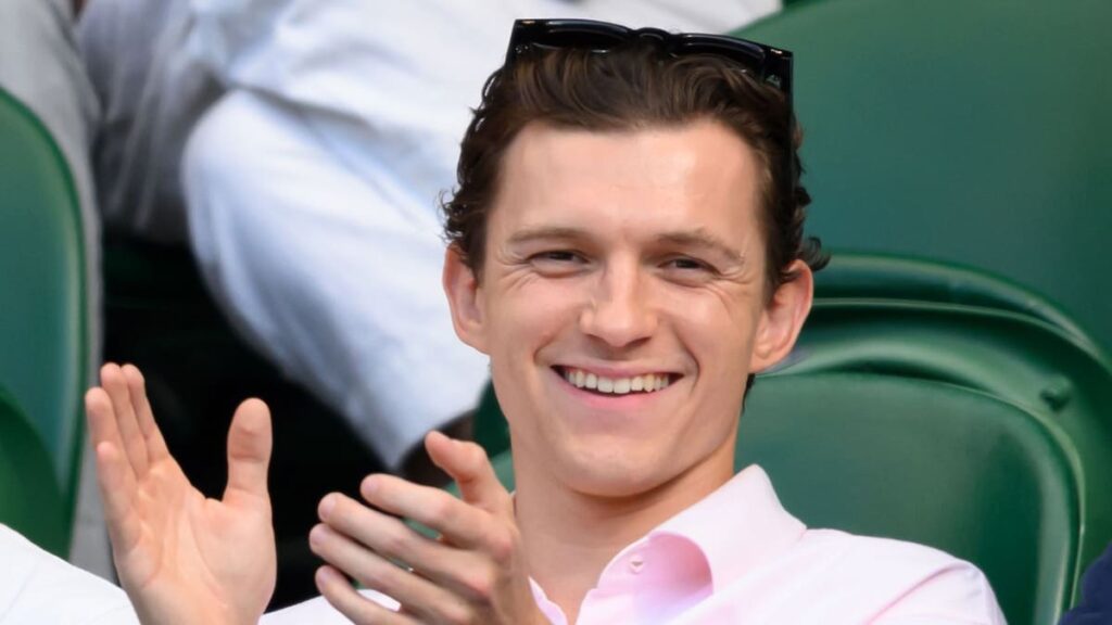 Tom Holland revela un nuevo traje de Spider-Man en el primer teaser para ‘Brand New Day’