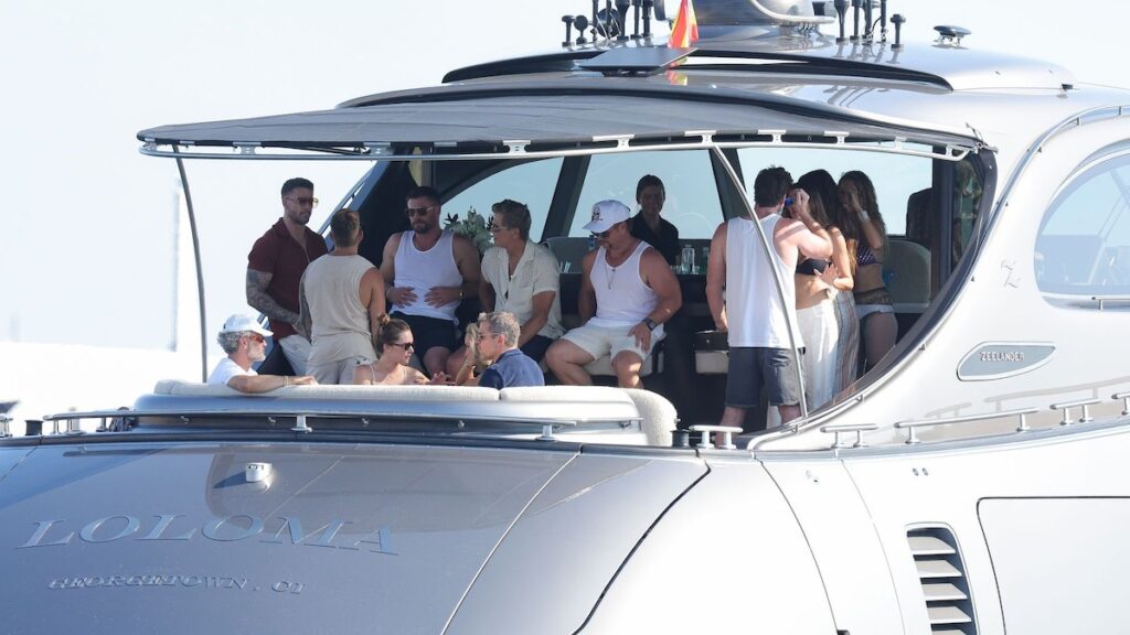 Chris Hemsworth celebra el cumpleaños en Ibiza con Rita Ora y Matt Damon pero sin Elsa Pataky