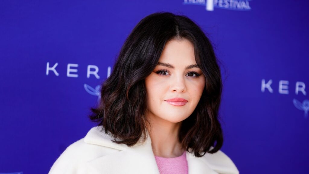 5 cortes de cabello en capas para los estilistas de longitud media aman