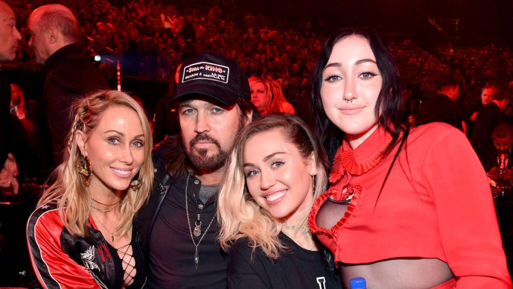 Noah Cyrus comparte una actualización familiar después de los titulares dramáticos y las disputas reportadas