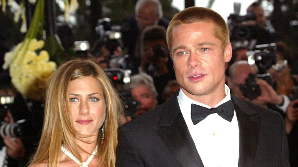 Jennifer Aniston sugiere ‘PTSD’ de la tormenta de divorcios de Brad Pitt