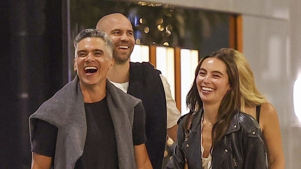 Cash Warren Beams mientras confirma el romance con 25 años después de que Jessica Alba se separó