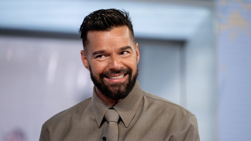Ricky Martin debuta recortes y resúmenes frescos de vacaciones de verano