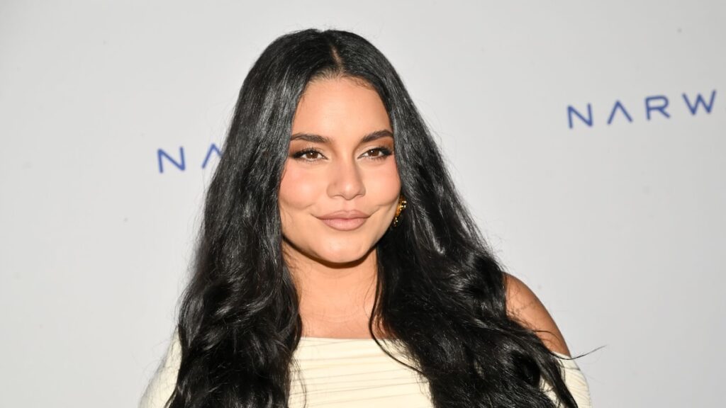 Vanessa Hudgens muestra a Radiant Pregnancy Glow en el primer evento desde el anuncio