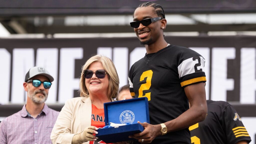 Shai Gilgeous-Alexander Recibe La Llave de Su Ciudad Natal en Ontario