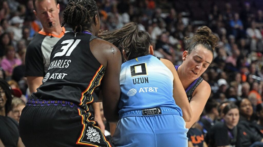 Tres Jugadoras Expulsadas en El Juego Chicago Sky Ante Connecticut Sun