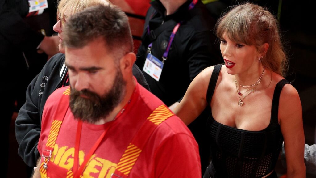 Taylor Swift recuerda a Jason Kelce haber tenido un “momento” antes de reunirse con miembros de la familia real británica