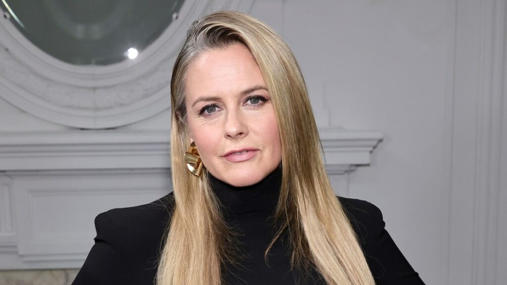 Alicia Silverstone reflexiona sobre la presión de la fama ‘despistada’; ‘Era más intuitivo y juguetón’
