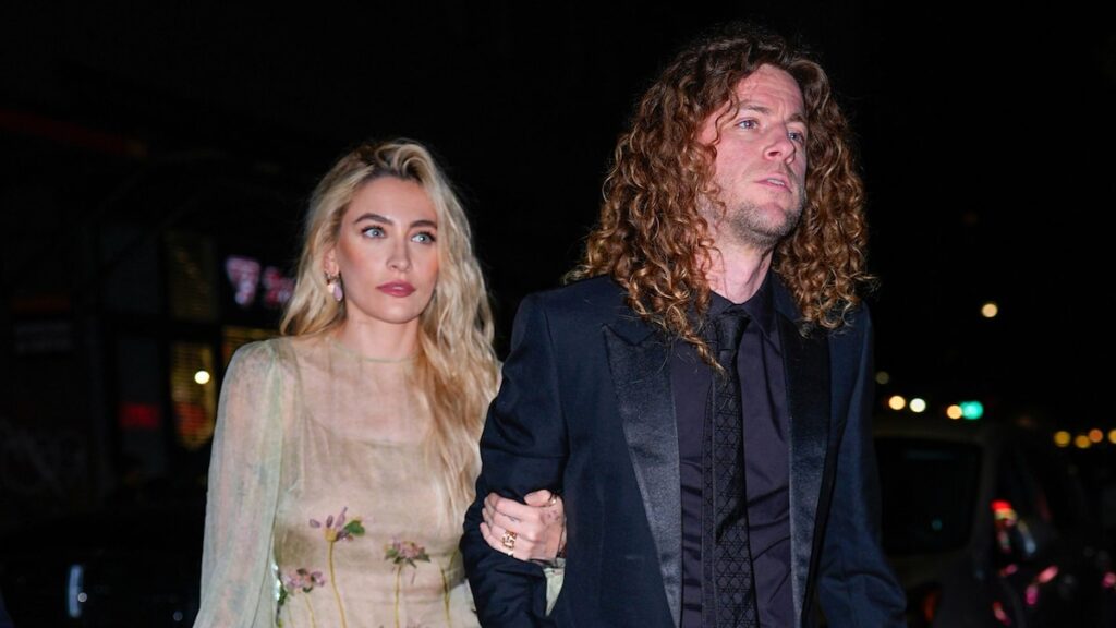 Paris Jackson rompe el compromiso y recurre a las tradiciones latinoamericanas como parte de su curación
