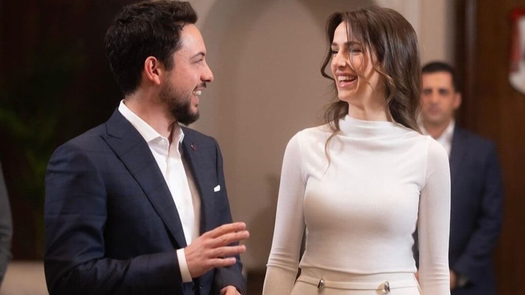 La princesa Rajwa brilla en White Weeks después de marcar el primer cumpleaños de su hija