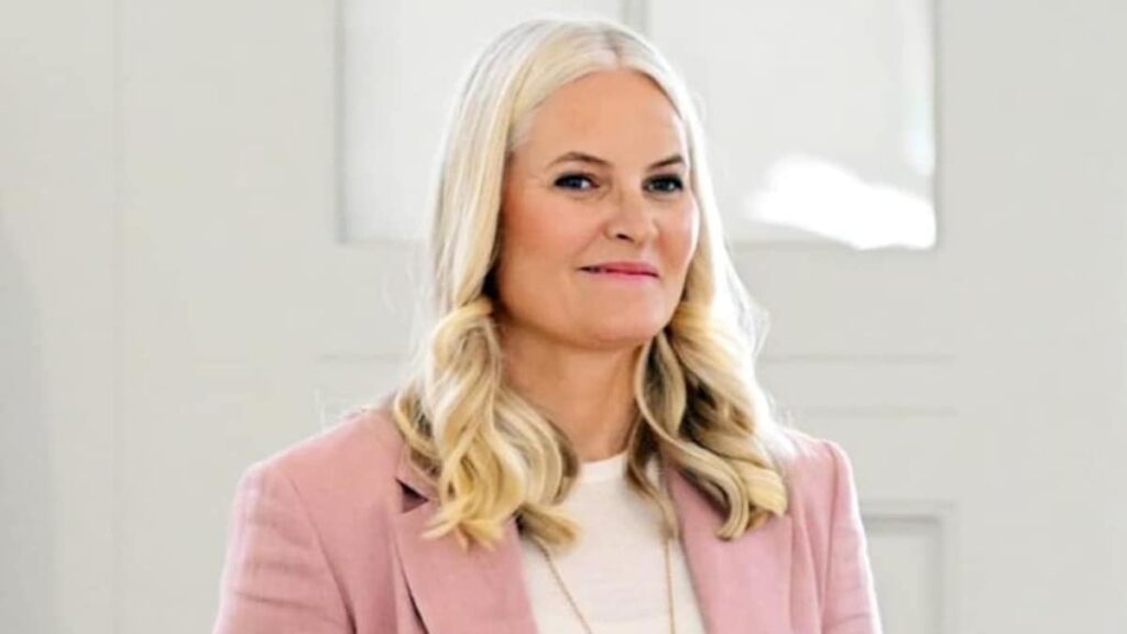 La princesa Mette-Marit cancela el viaje de Nueva York cuando se acerca la fecha de prueba del hijo La princesa Mette-Marit cancela el viaje de Nueva York cuando se acerca la fecha de prueba del hijo
