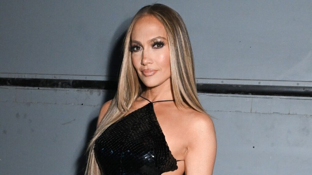 Jennifer López es dueño de su brillo posterior a Divorce con estos sofisticados looks de verano