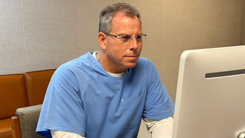 Menéndez El hermano Erik negó la libertad condicional y no volverá a ser elegible durante 3 años