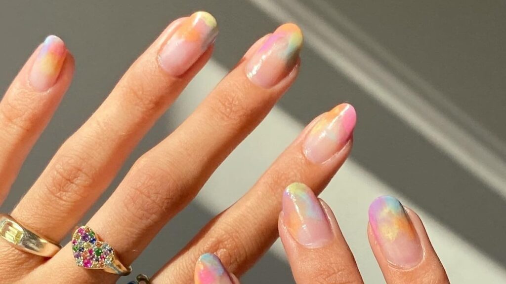 8 diseños de uñas Sherbet para probar antes de que termine el verano