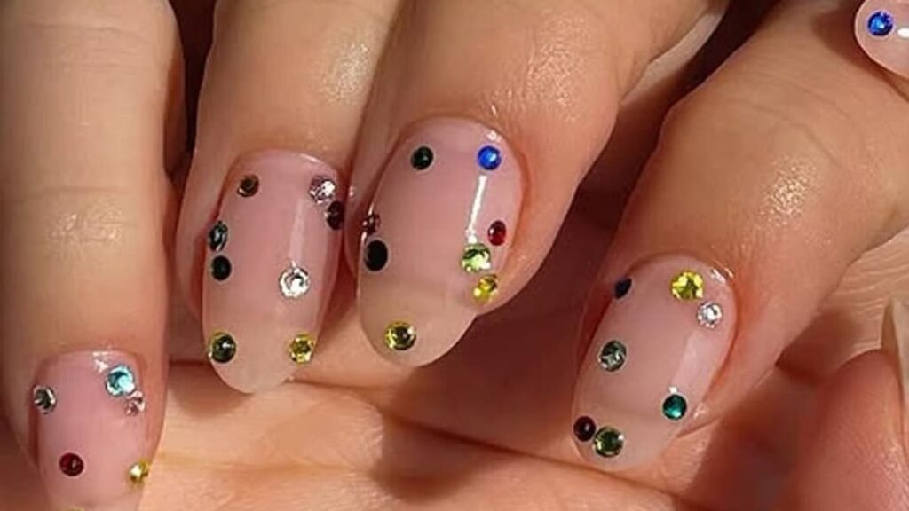 La tendencia de manicura antienvejecimiento de 2025