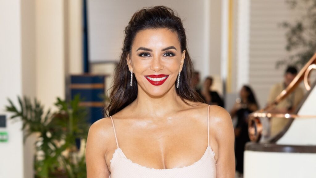 ¡Mira su aspecto de verano más popular!