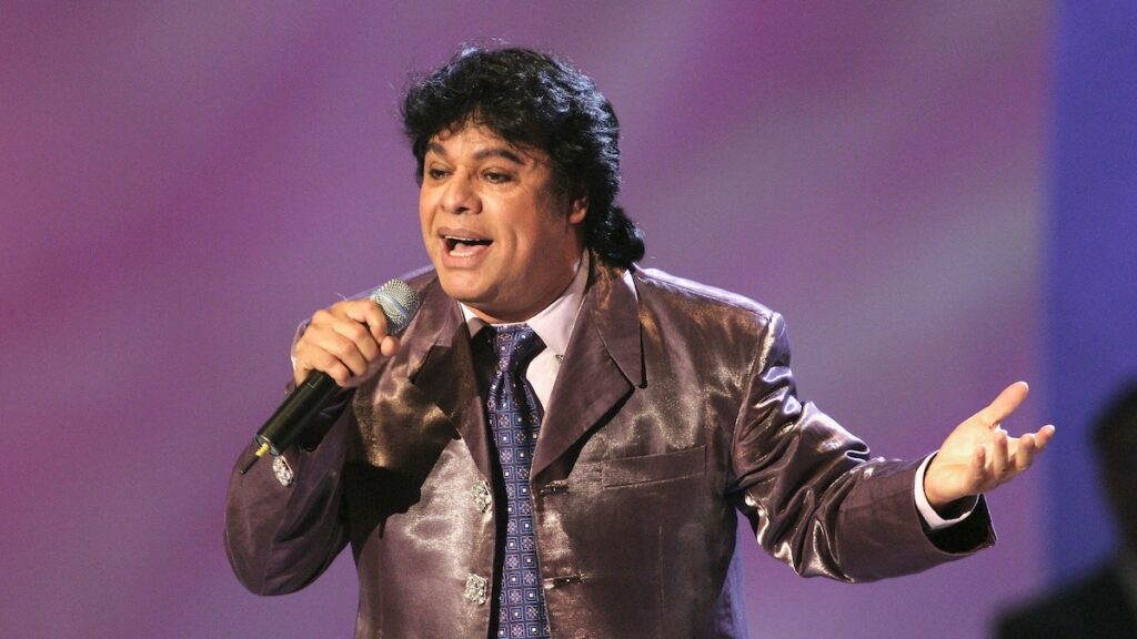 El nuevo documental emocional de Juan Gabriel: Netflix honra a la estrella tardía con ‘Juan Gabriel: Debo, puedo, lo haré’