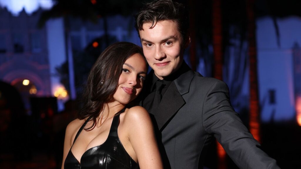 ¿Está comprometida Olivia Rodrigo? Vea su impresionante anillo en una cita romántica con Louis Partridge