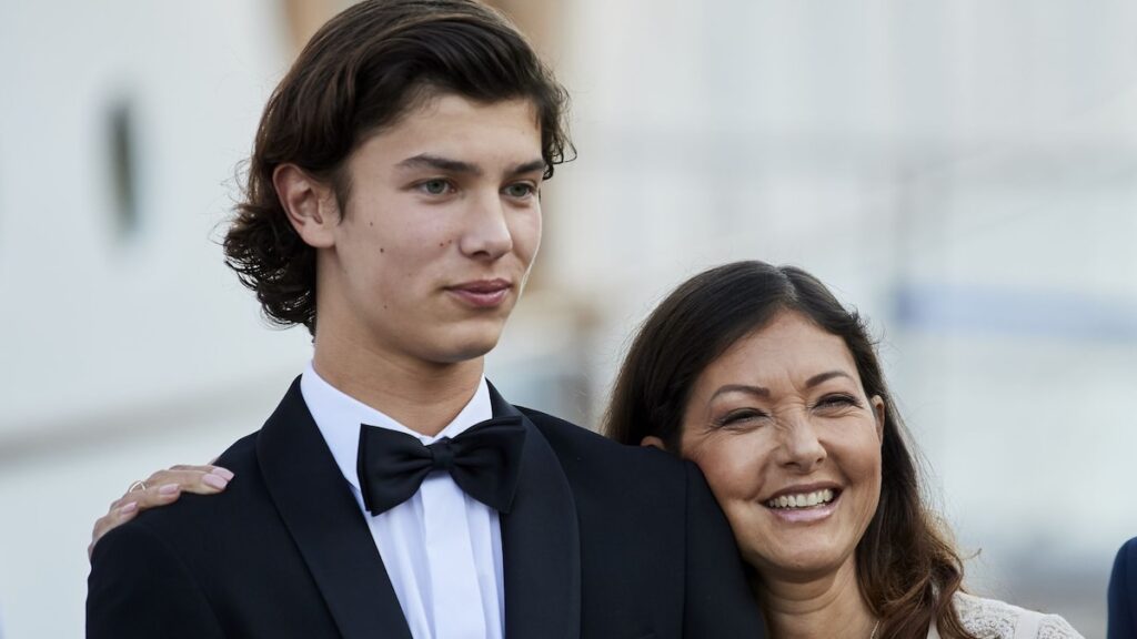 La ex esposa del Príncipe se une a Instagram con la ayuda de su hijo con Count Nikolai