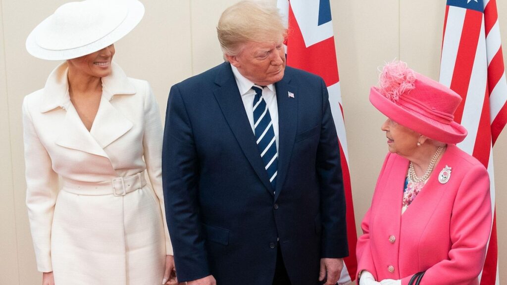 La primera dama Melania y el presidente Donald Trump para presentar sus respetos a la reina Isabel durante la visita al estado