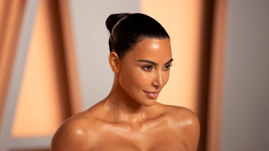 La última foto de Kim Kardashian provocó la comparación de Bianca Censori a medida que su relación da un giro inesperado