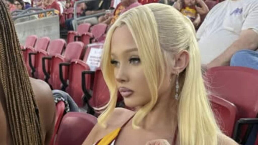 Alabama Barker toca la atención con fotos de juego de fútbol sensual