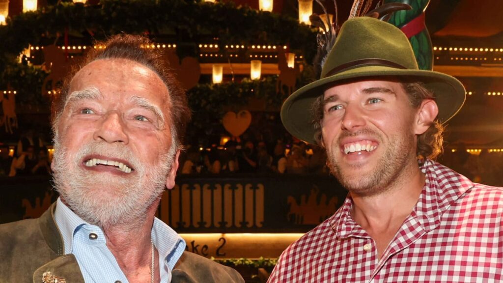 Arnold Schwarzenegger celebra el Oktoberfest con su hijo Christopher y su novia