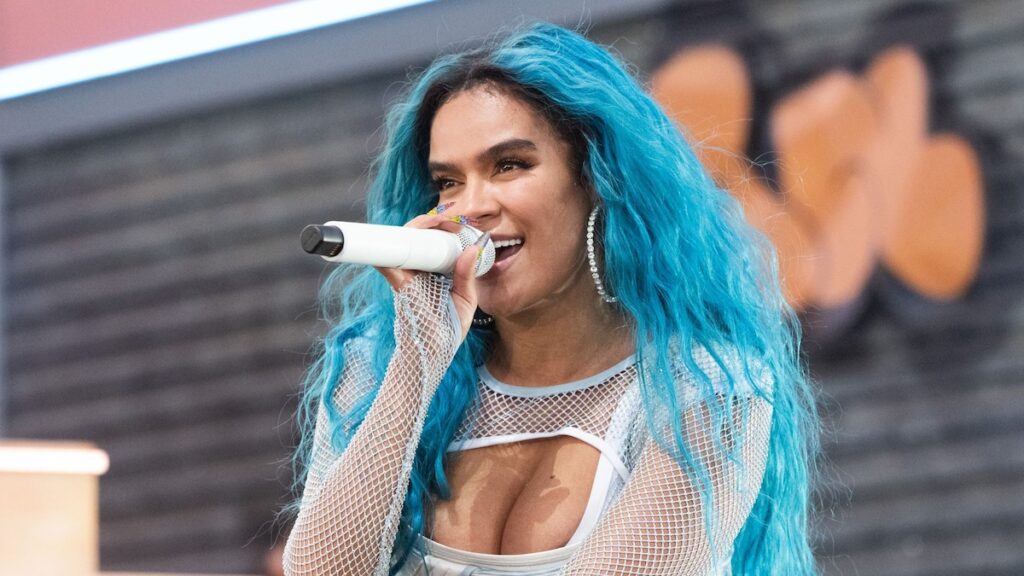 Actos latinos subiendo al escenario