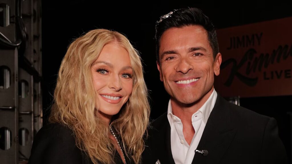 Por qué Kelly Ripa le dijo a Mark Consuelos que se mudara a otra ciudad en la televisión en vivo