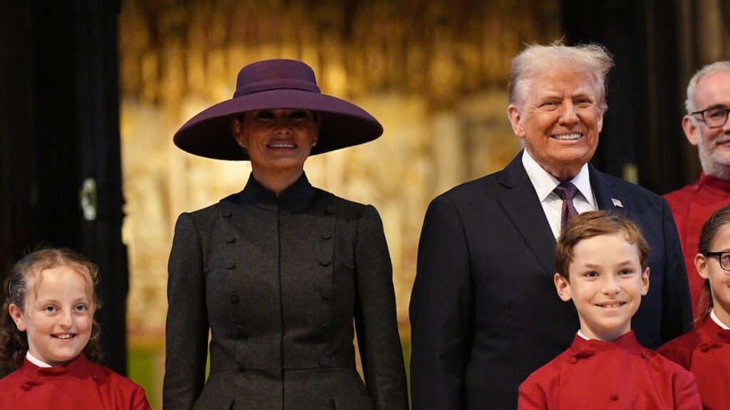 Melania y Donald Trump honran a la reina Elizabeth con un gesto privado