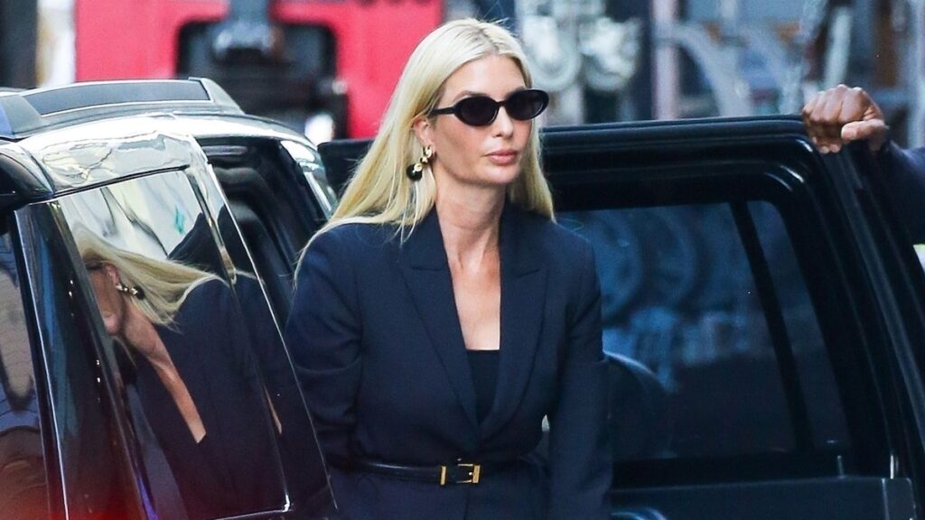 Ivanka Trump se une a Hailey Bieber, Kendall Jenner y Selena Gomez en la tendencia de moda más sexy de Fall