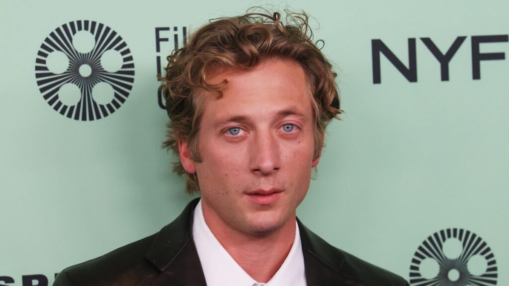 Jeremy Allen White al canalizar Bruce Springsteen