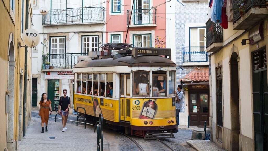 Al menos 15 muertos después de descarrilos de funiculares históricos