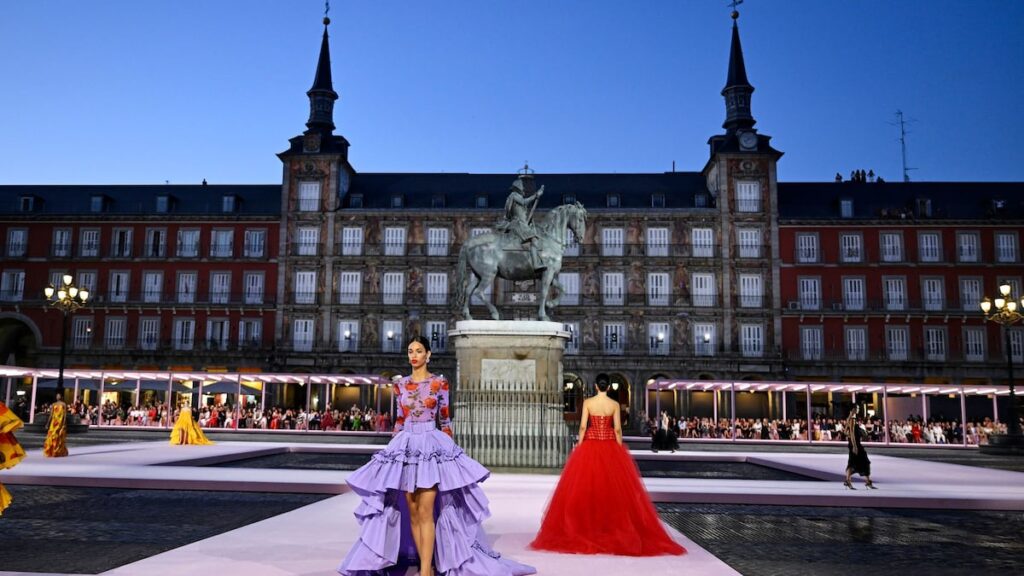 Carolina Herrera captura el alma de Madrid con la primera pista importante fuera de Nueva York