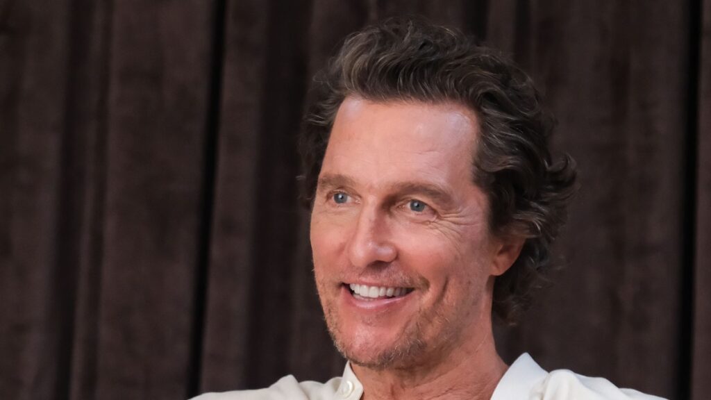 La nueva historia de debajo de la influencia de Matthew McConaughey es casi tan buena como su arresto