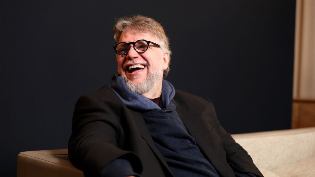 Guillermo del Toro parece irreconocible después de una increíble transformación de pérdida de peso