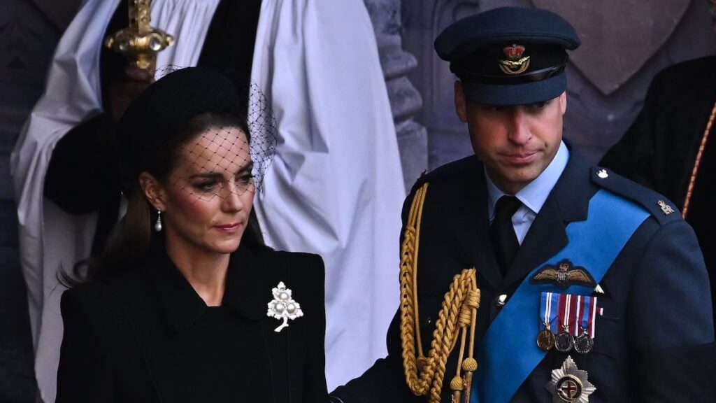 El príncipe y la princesa de Gales lloran la muerte de un miembro de la familia real después de un fallecimiento en el Palacio de Kensington