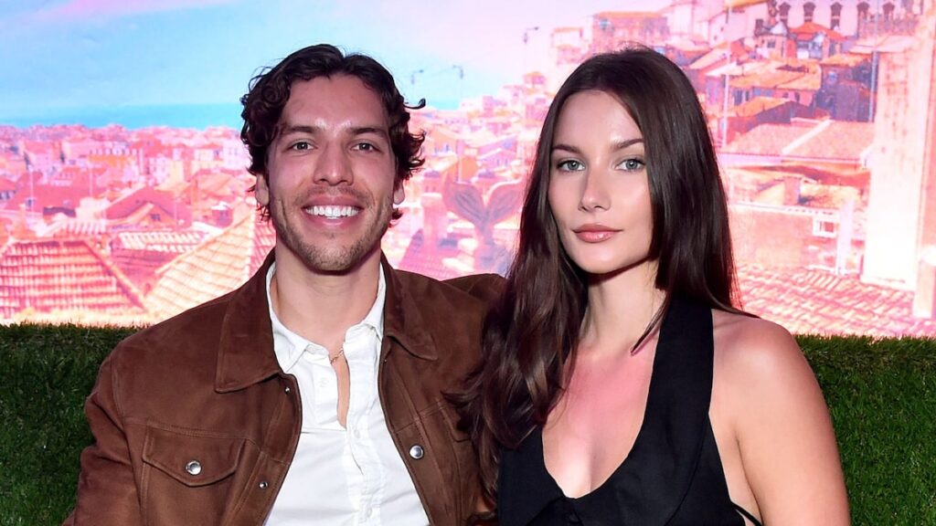 Joseph Baena se ve locamente enamorado de su novia de Bella Hadid.