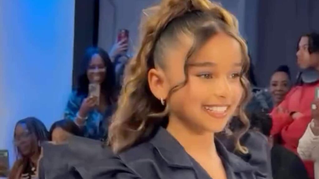 Dream Kardashian demuestra que es una modelo natural en NYFW con el apoyo de los orgullosos padres Rob Kardashian y Blac Chyna