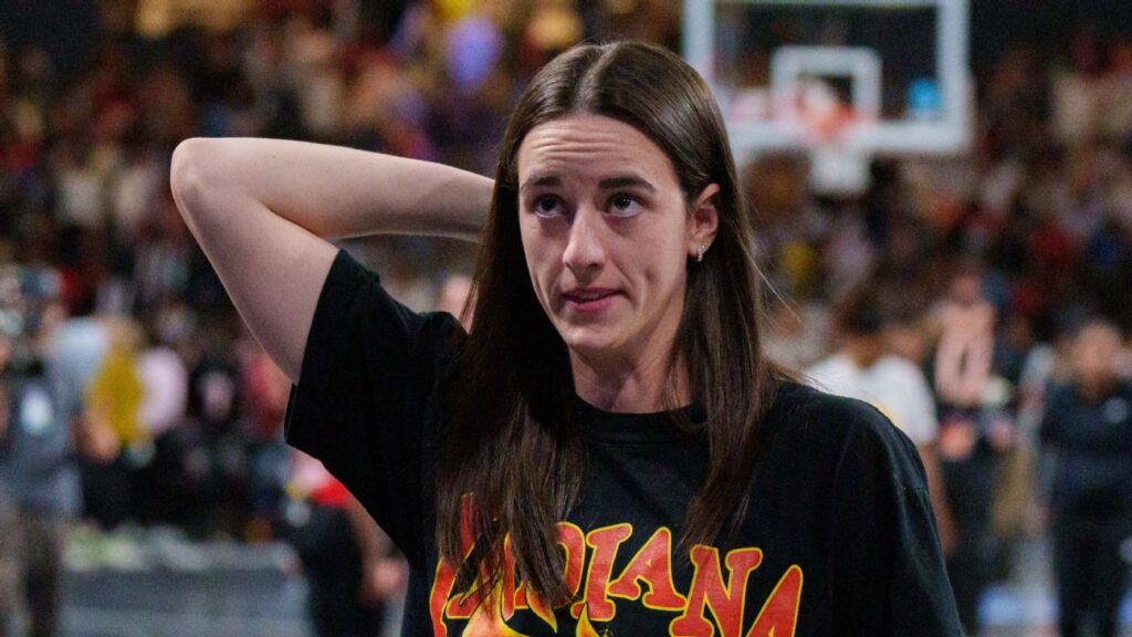 Caitlin Clark Dice Que Fue multada por comentar Sobre El Arbitraje