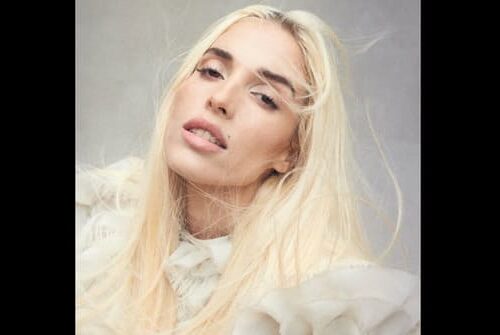 Elena Rose Brilla en la Portada de Forbes México como Ícono del “Poder Latino”